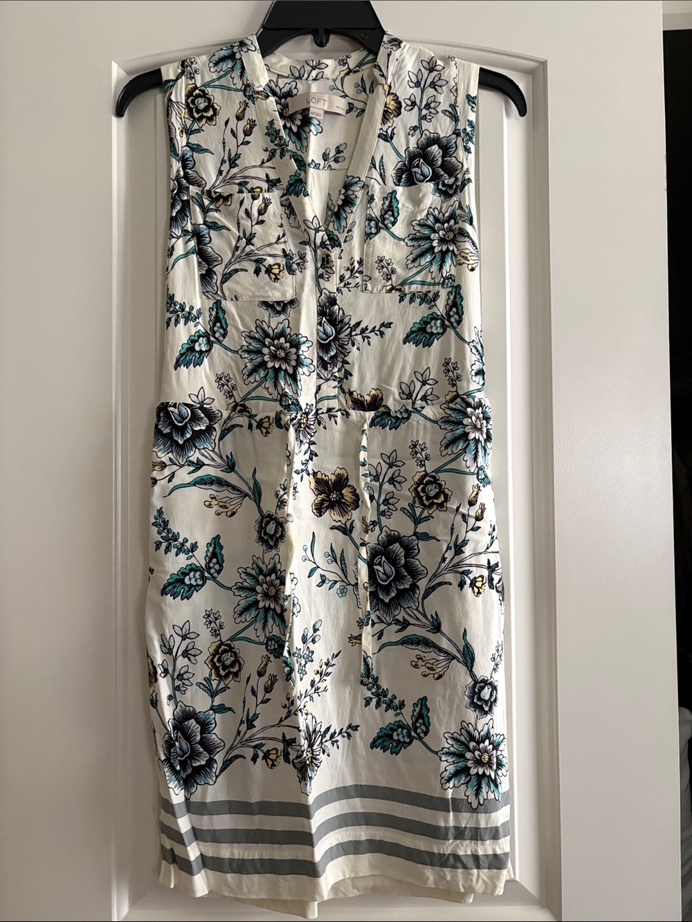 LOFT Sleeveless Floral Shift Dress